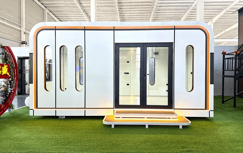 Expandable Folding House