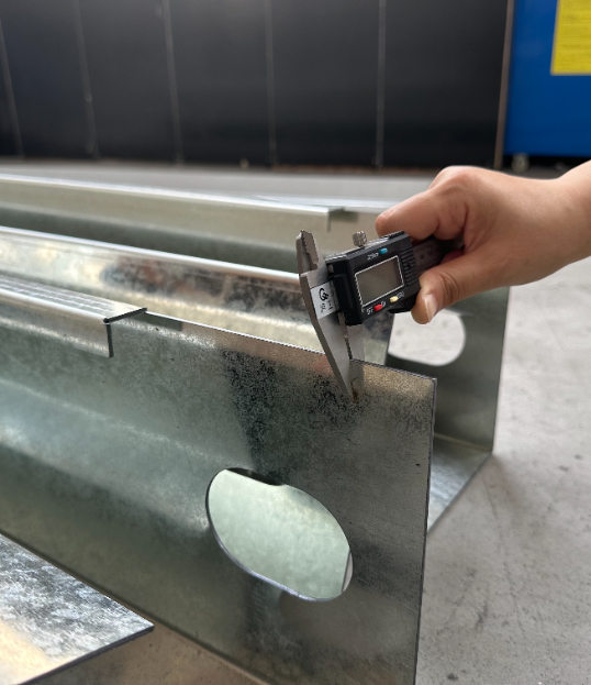 Frame thickness detection
